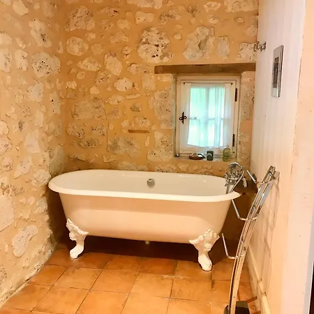 Bed & Breakfast Le Clos De Lusignan-Petit